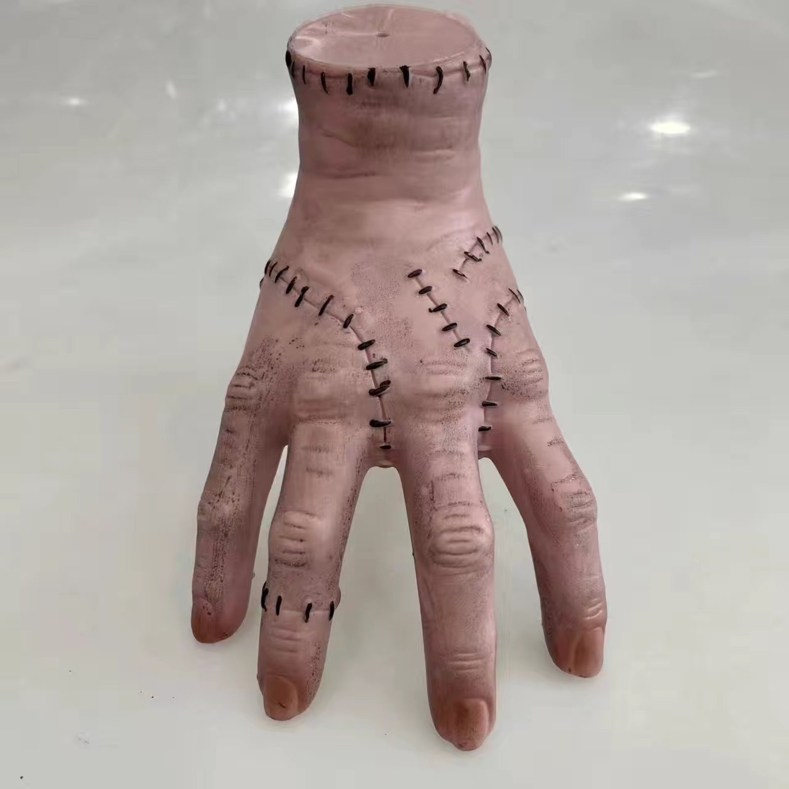 Halloween Horror Broken Hand Prop – Realistic Latex Hand Toy Decoration for Party, Home & Desktop Display